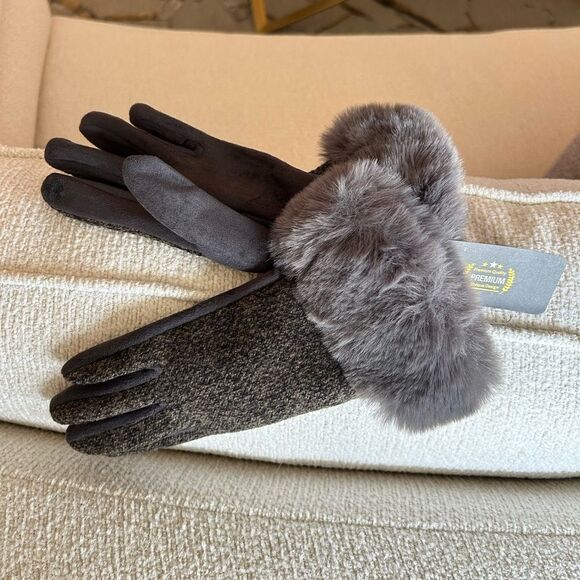 Tech gloves - Picture 1 of 2